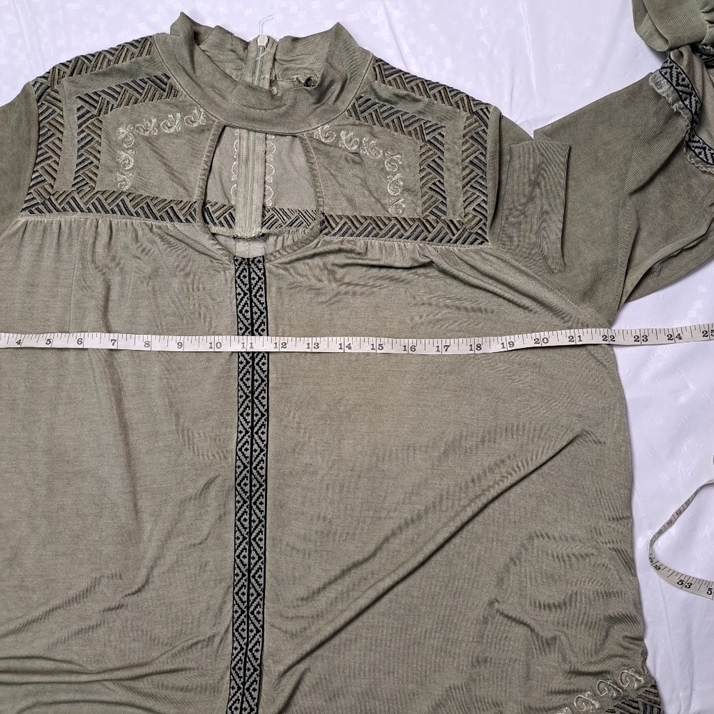 𝅺POL‎ Boho Embroidered Top - Picture 9 of 9